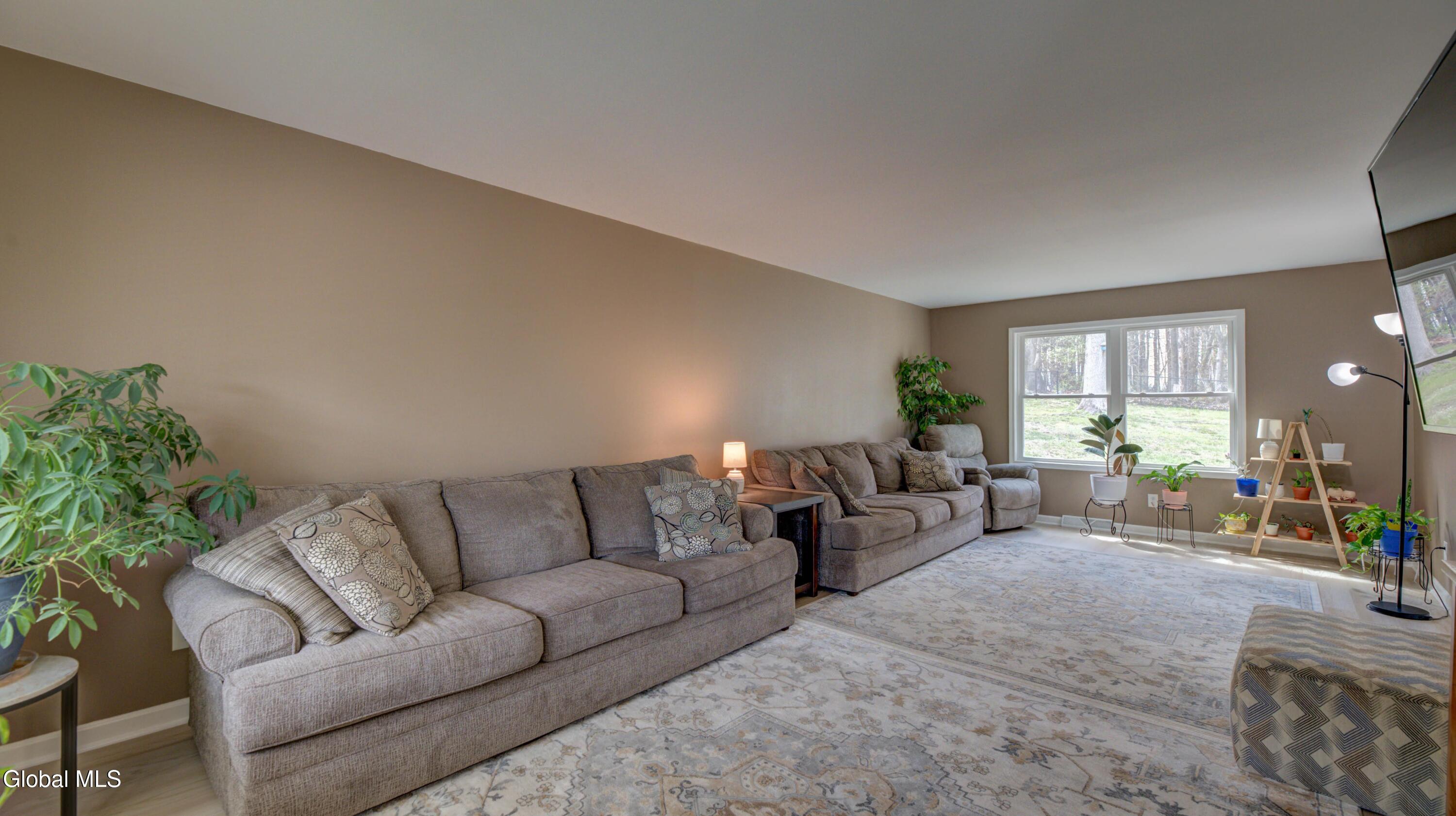 8 Pinewood Drive Glenville NY 12302