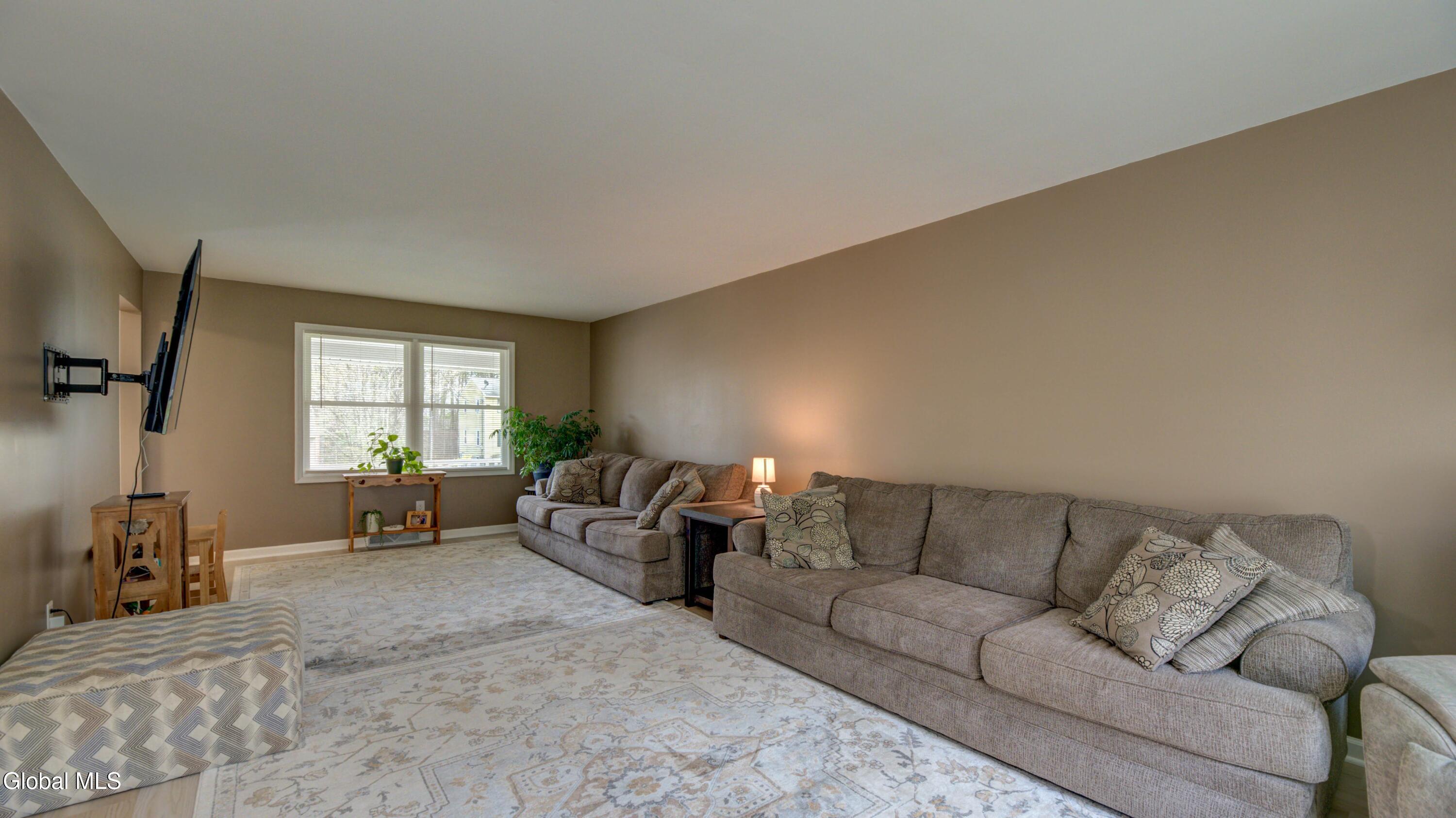 8 Pinewood Drive Glenville NY 12302