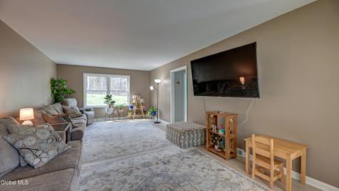 8 Pinewood Drive Glenville NY 12302
