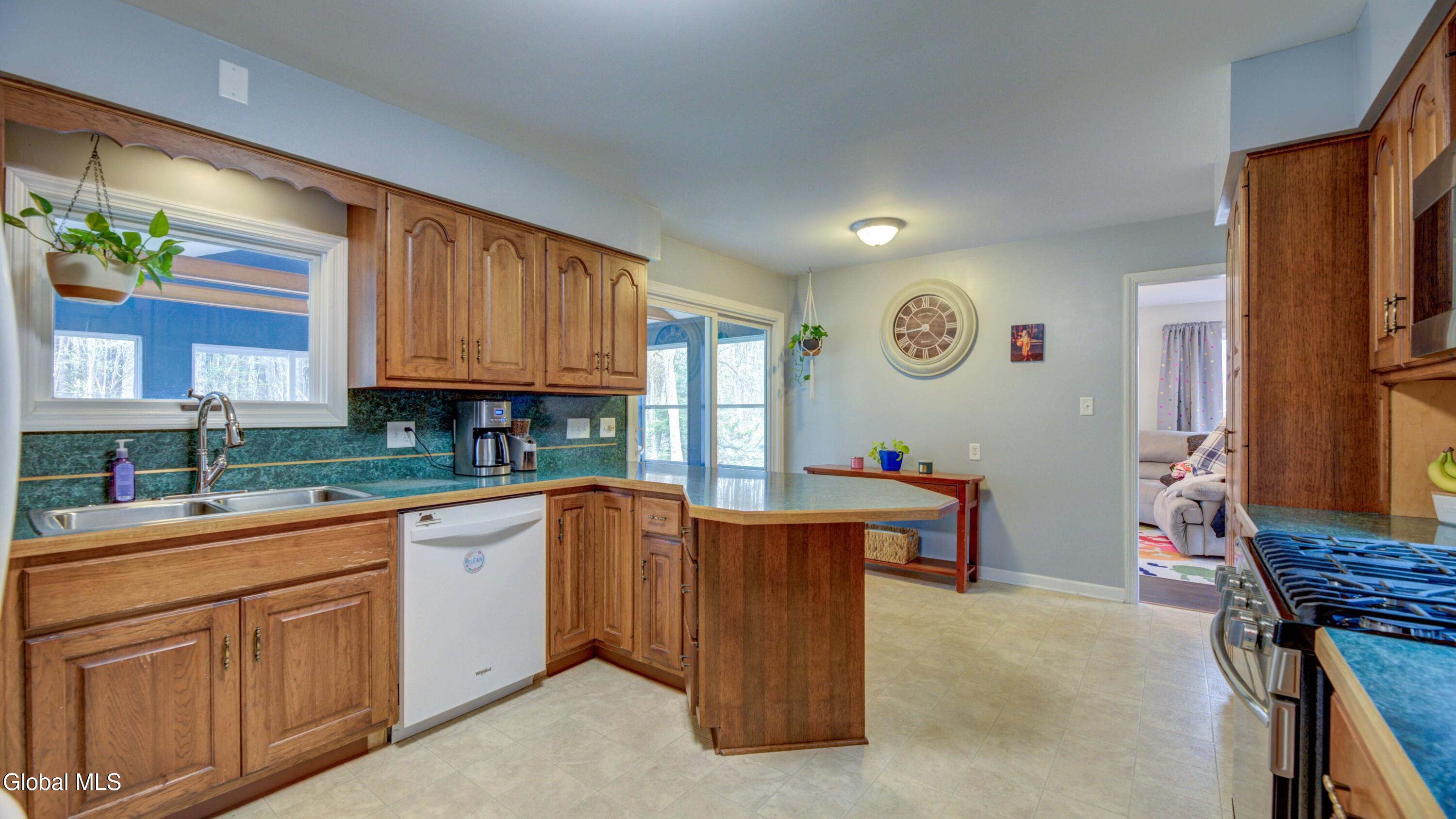 8 Pinewood Drive Glenville NY 12302