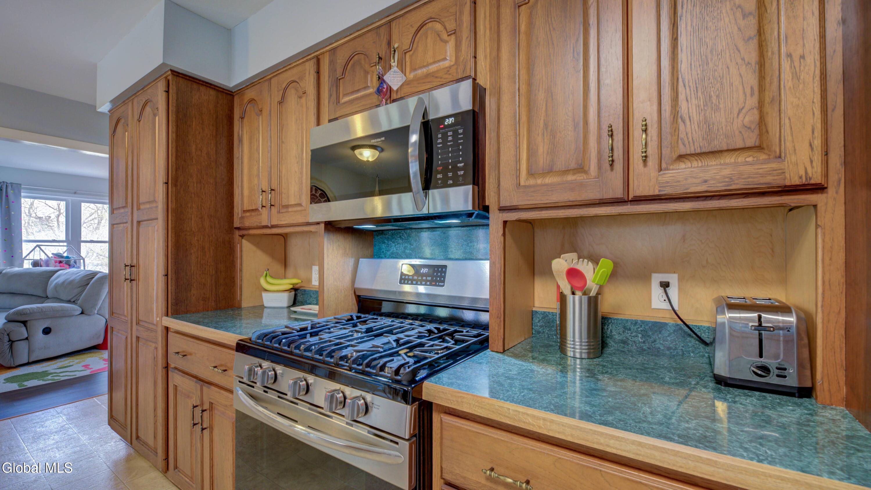 8 Pinewood Drive Glenville NY 12302