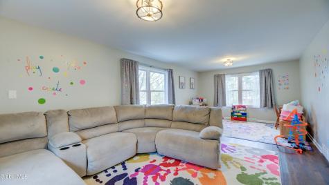 8 Pinewood Drive Glenville NY 12302