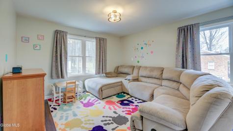 8 Pinewood Drive Glenville NY 12302