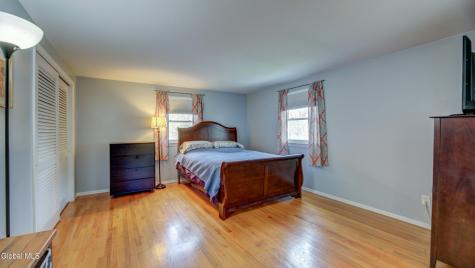 8 Pinewood Drive Glenville NY 12302
