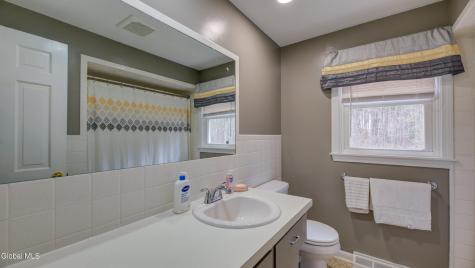 8 Pinewood Drive Glenville NY 12302