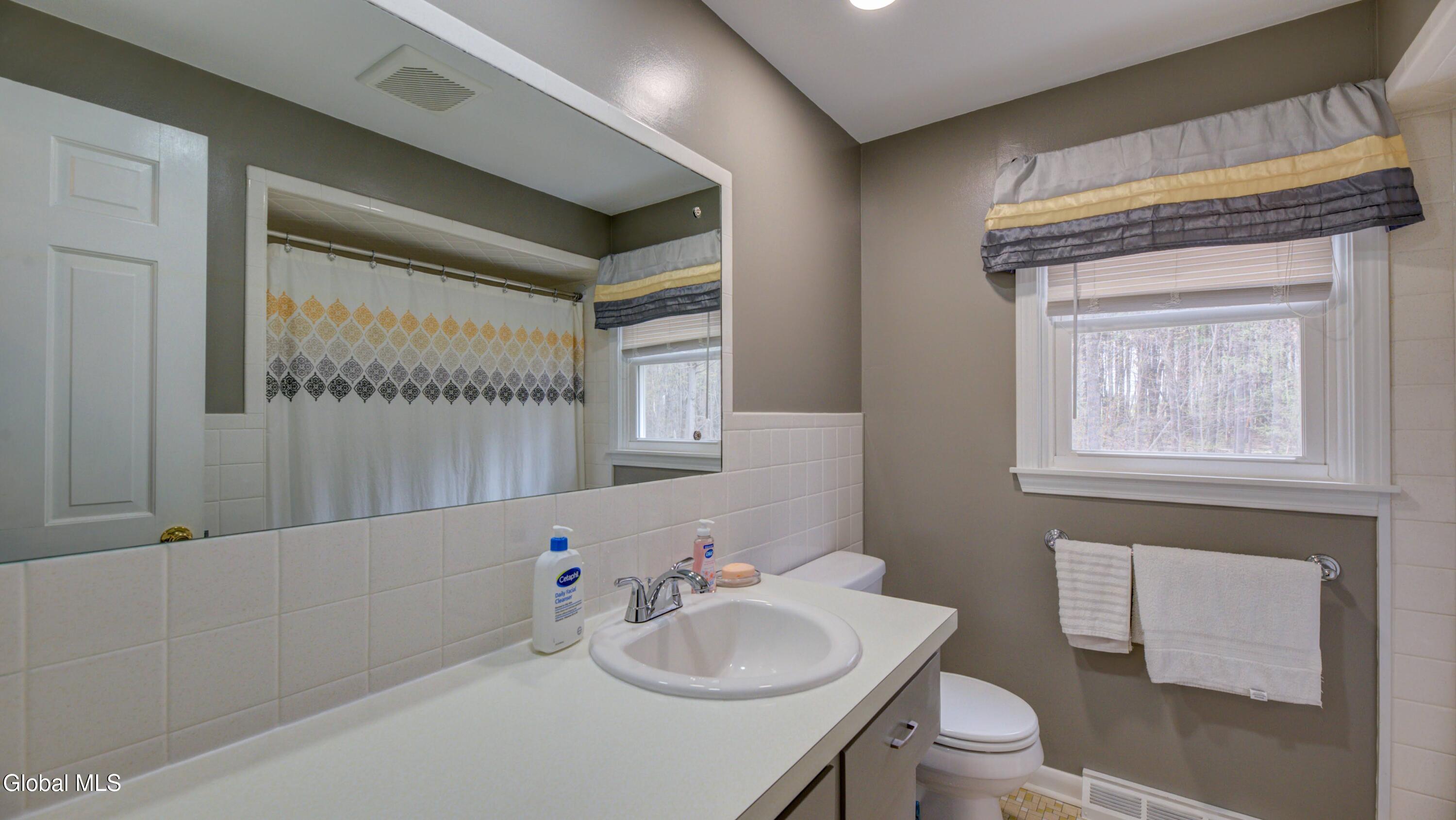 8 Pinewood Drive Glenville NY 12302