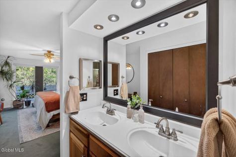 24 Pickering Lane Troy NY 12180
