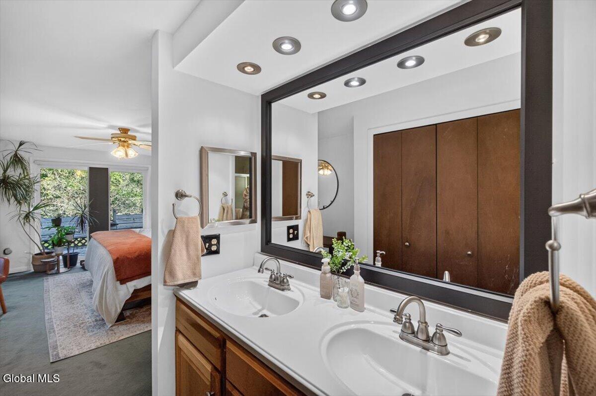24 Pickering Lane Troy NY 12180