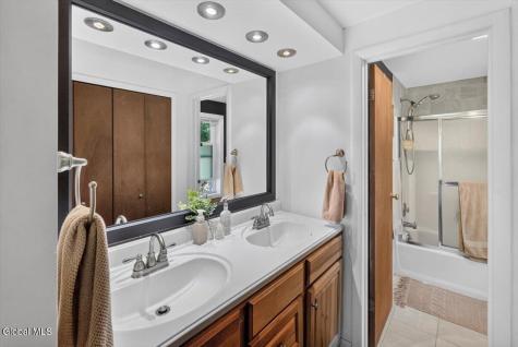 24 Pickering Lane Troy NY 12180
