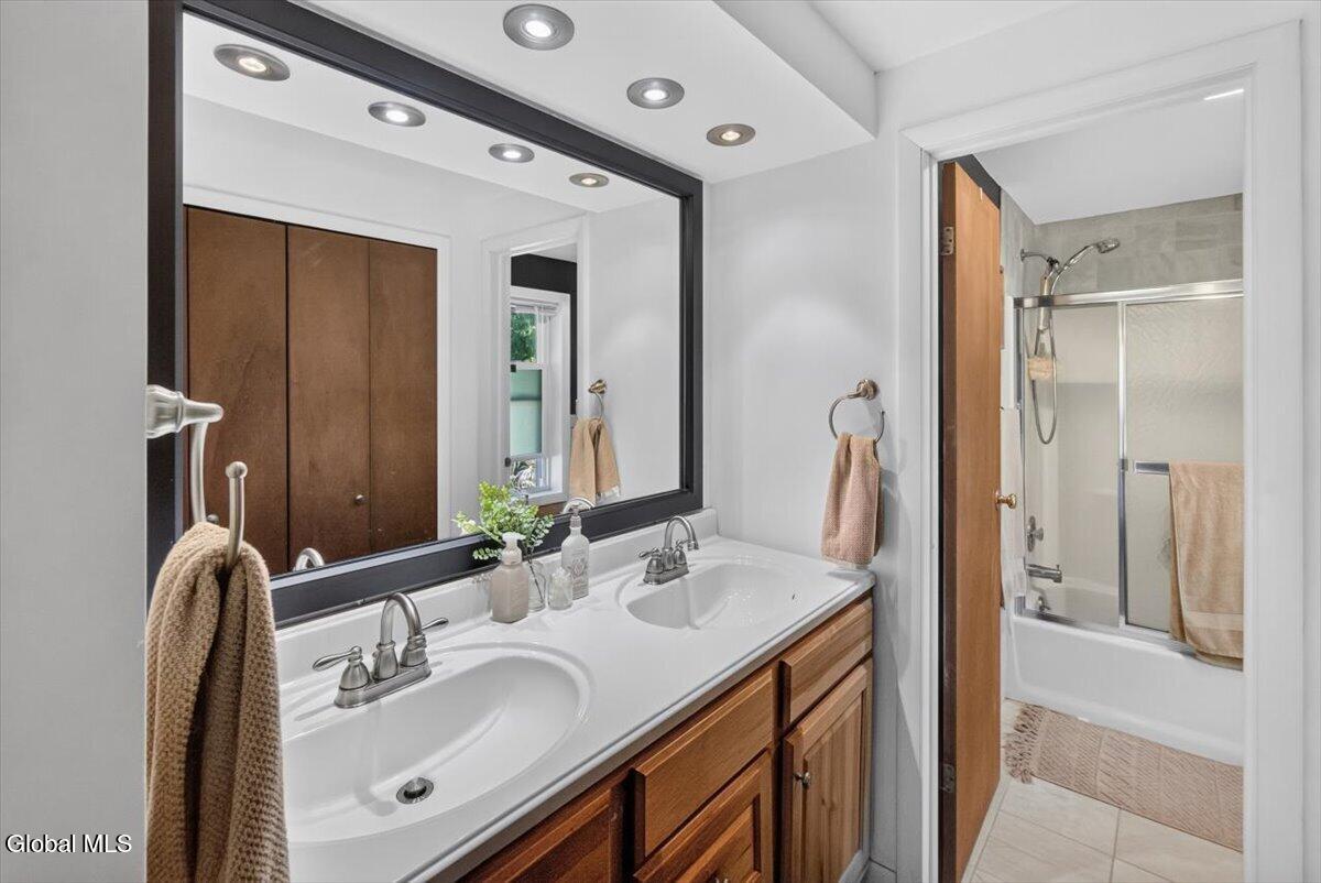 24 Pickering Lane Troy NY 12180
