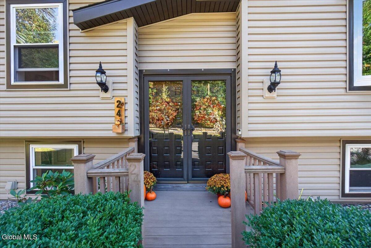 24 Pickering Lane Troy NY 12180
