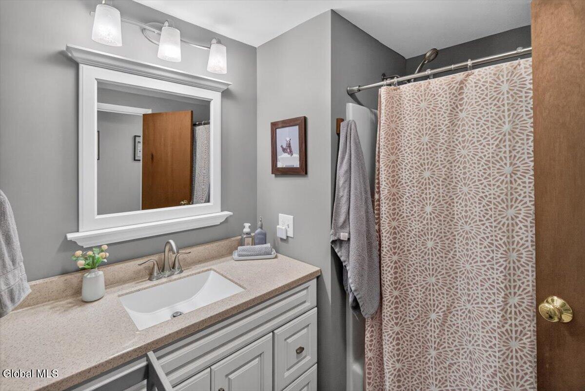 24 Pickering Lane Troy NY 12180