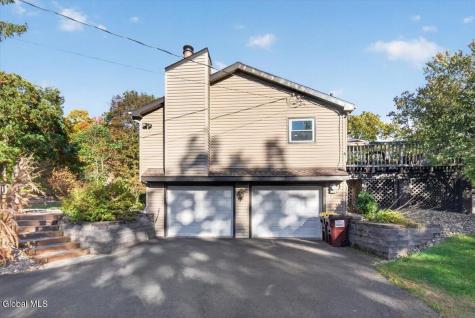 24 Pickering Lane Troy NY 12180