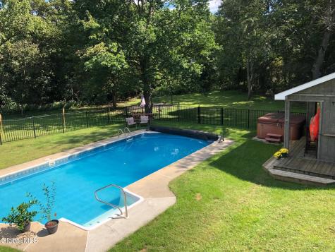 24 Pickering Lane Troy NY 12180