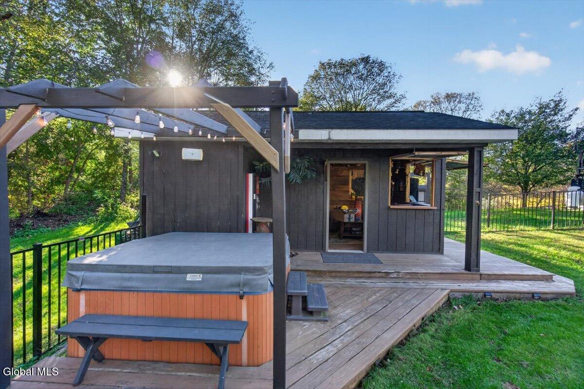 24 Pickering Lane Troy NY 12180