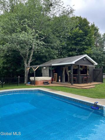 24 Pickering Lane Troy NY 12180