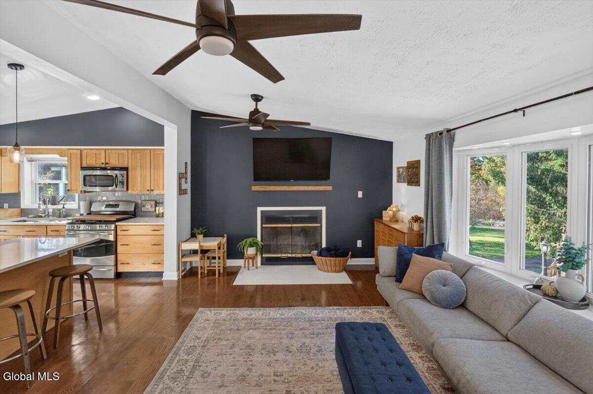 24 Pickering Lane Troy NY 12180