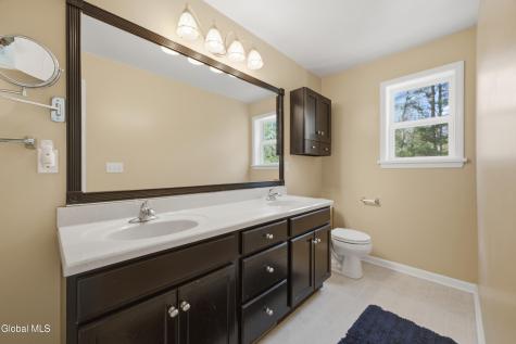8 Stafford Way Gansevoort NY 12831