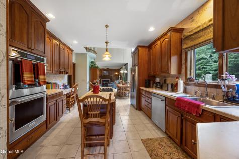 34 Devonshire Way Halfmoon NY 12065