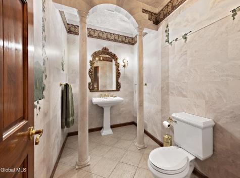 34 Devonshire Way Halfmoon NY 12065