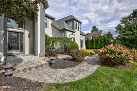 34 Devonshire Way Halfmoon NY 12065