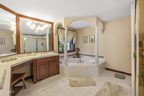 34 Devonshire Way Halfmoon NY 12065