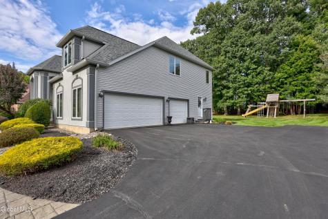 34 Devonshire Way Halfmoon NY 12065