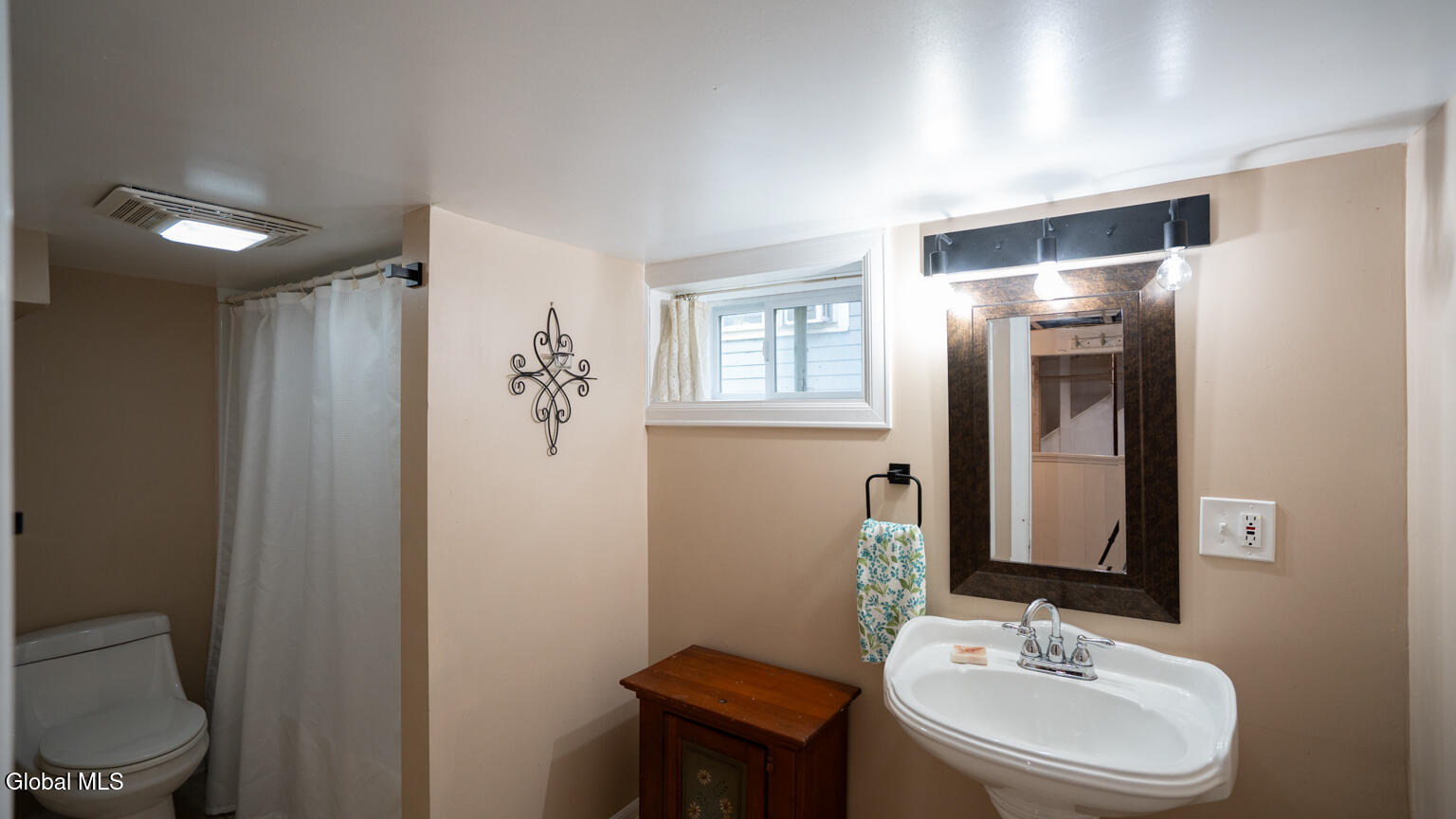5 Sampson Avenue Troy NY 12180