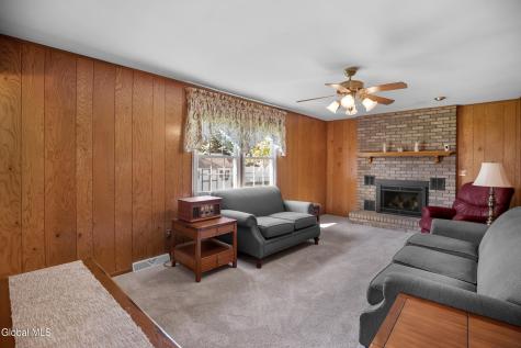 243 Shereen Court Schenectady NY 12304