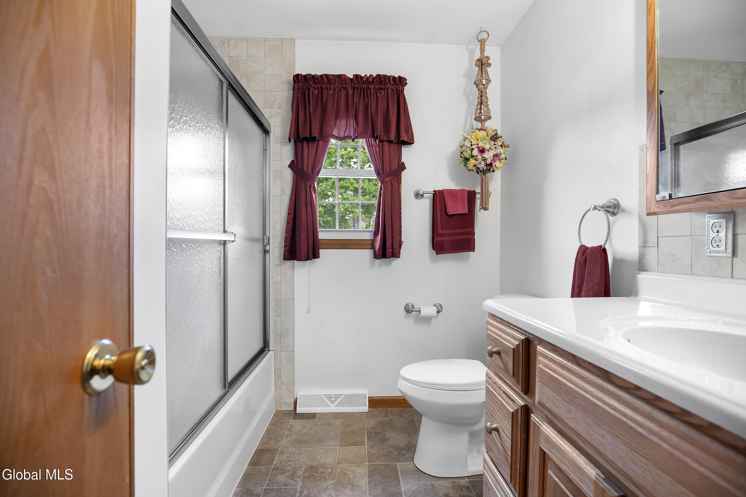 243 Shereen Court Schenectady NY 12304