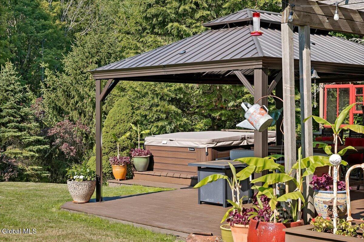 231 North Road Averill Park NY 12018