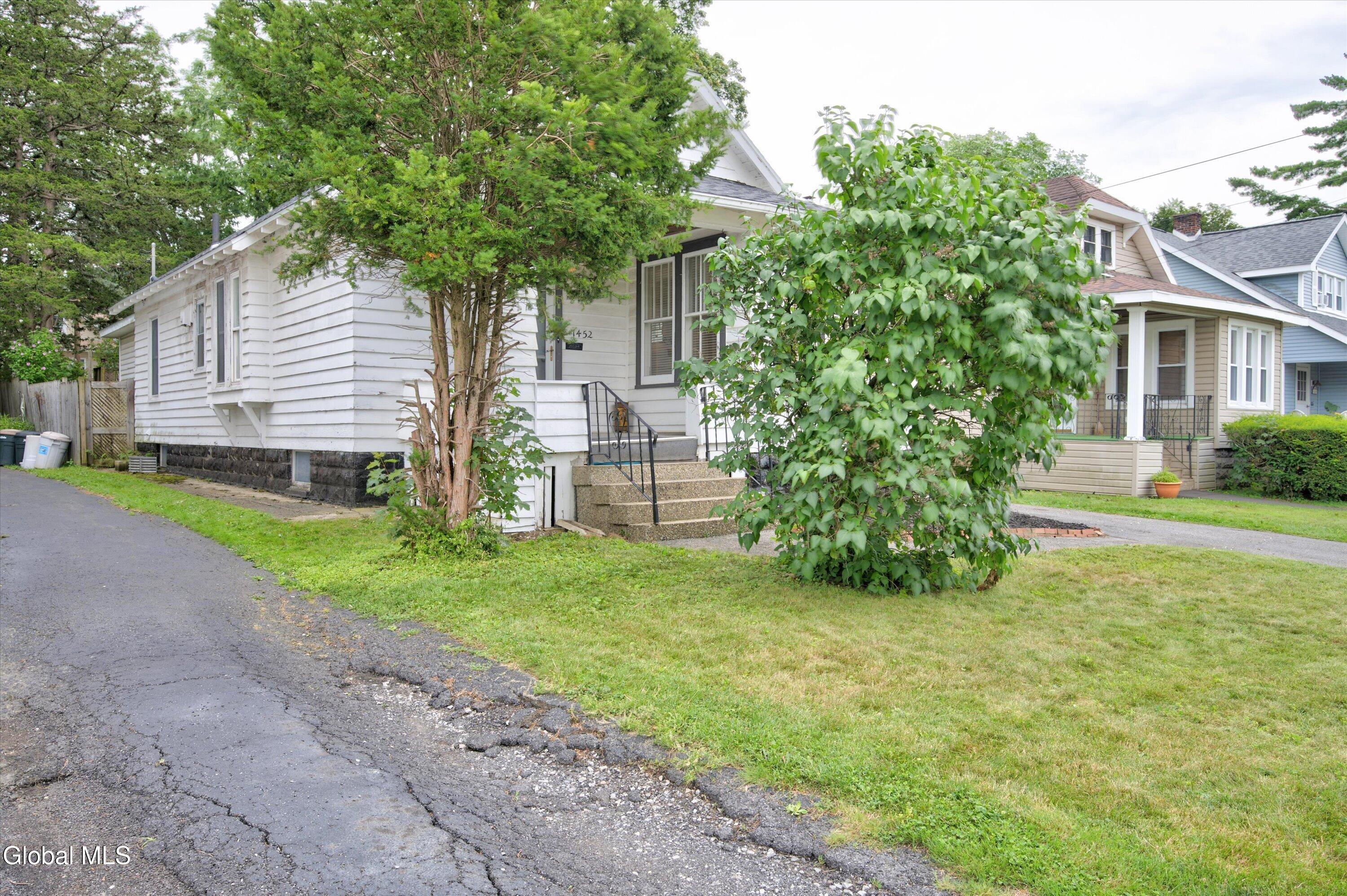 1452 Garner Avenue Schenectady NY 12309