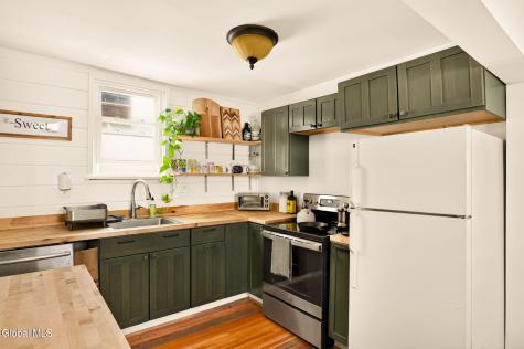 33 Grove Avenue Albany NY 12208