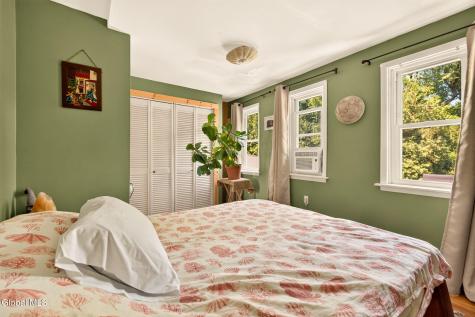 33 Grove Avenue Albany NY 12208