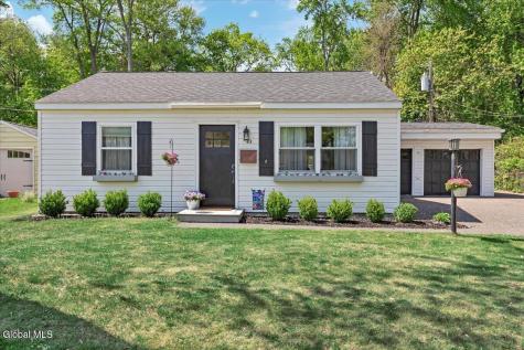 43 Vics Court Albany NY 12205