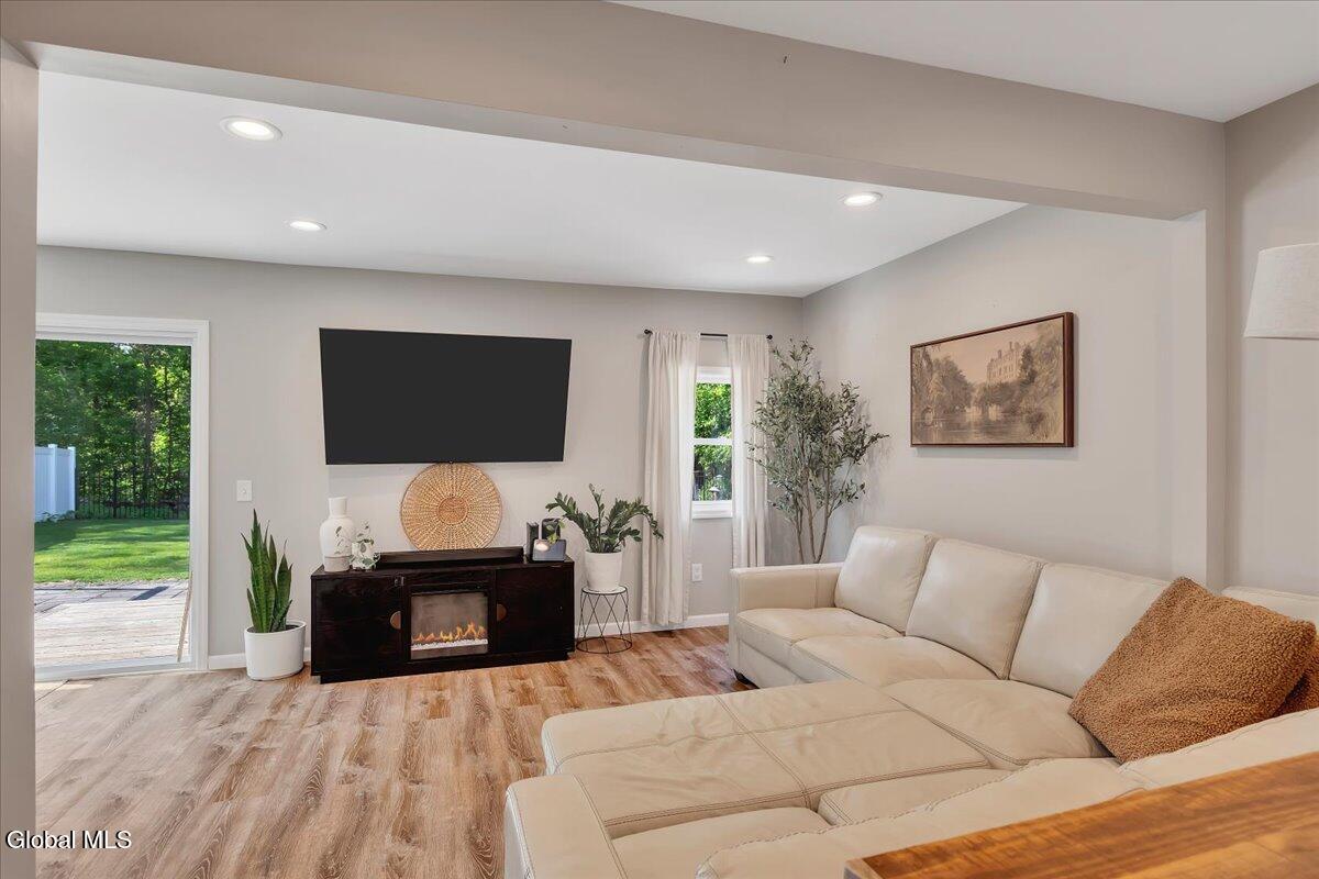 43 Vics Court Albany NY 12205