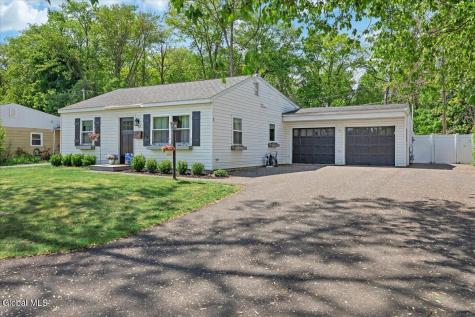 43 Vics Court Albany NY 12205