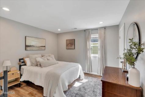 43 Vics Court Albany NY 12205