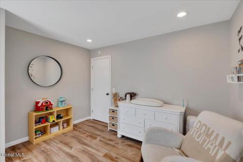 43 Vics Court Albany NY 12205