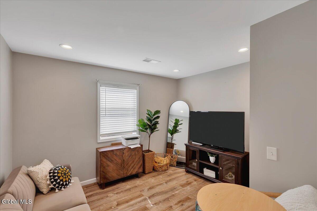 43 Vics Court Albany NY 12205