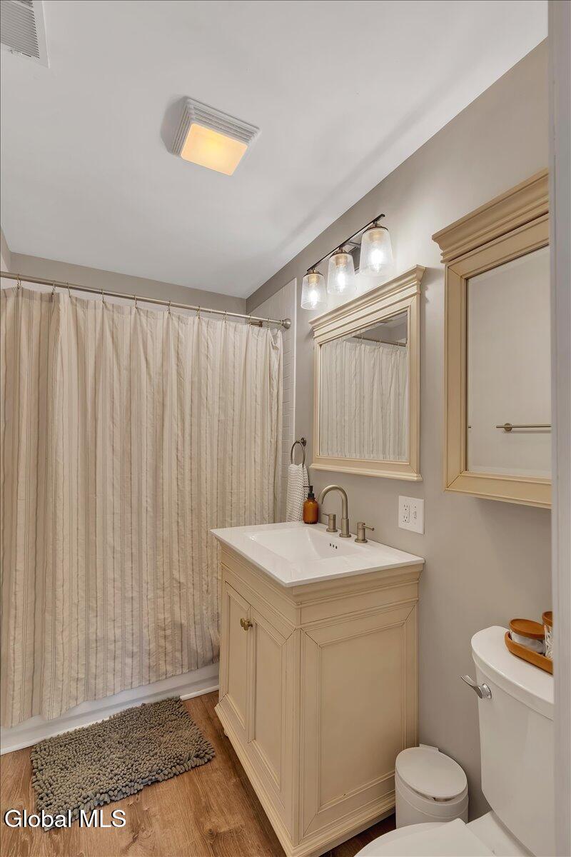 43 Vics Court Albany NY 12205