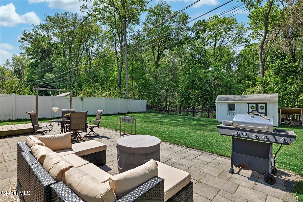43 Vics Court Albany NY 12205