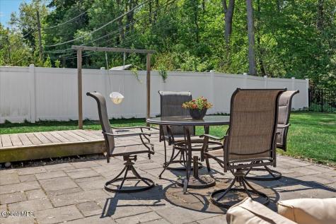 43 Vics Court Albany NY 12205