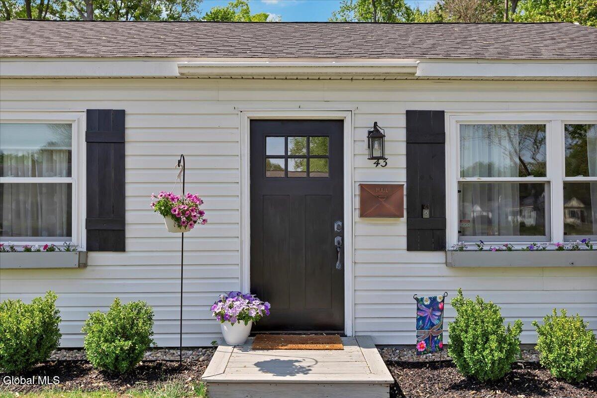 43 Vics Court Albany NY 12205