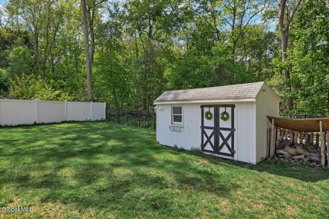 43 Vics Court Albany NY 12205
