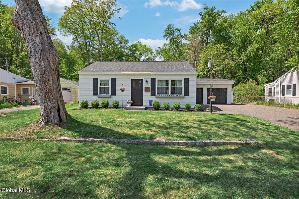 43 Vics Court Albany NY 12205