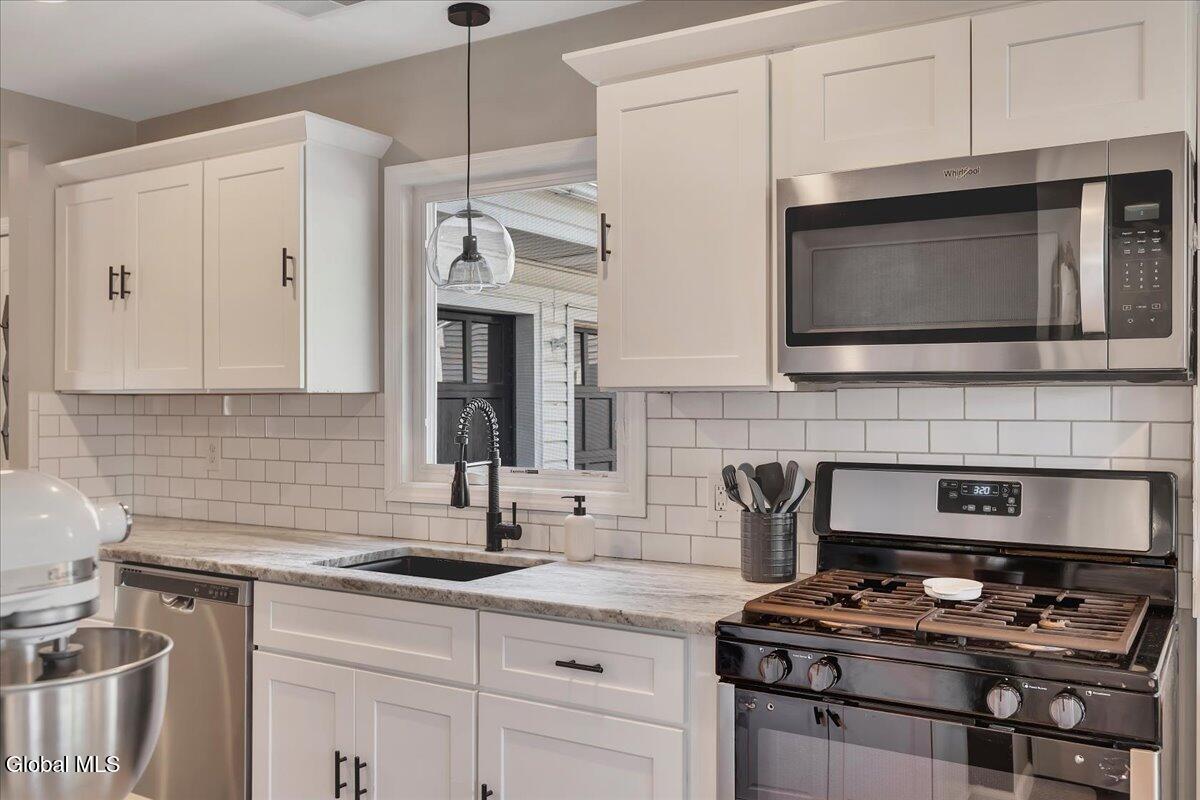 43 Vics Court Albany NY 12205