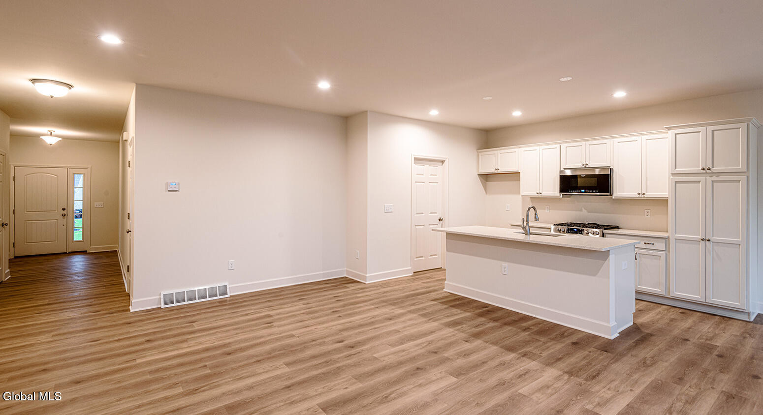 14 Seville Way Selkirk NY 12158