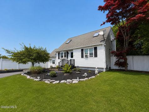 2 David Court Colonie NY 12205