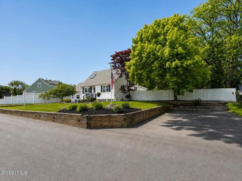 2 David Court Colonie NY 12205